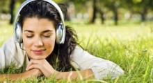 Причины, почему слушать песню полезно для здоровья 