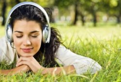 Причины, почему слушать песню полезно для здоровья