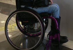 Клуб Донецка заплатит девушке $250 за отказ пустить ее в заведение в инвалидной коляске